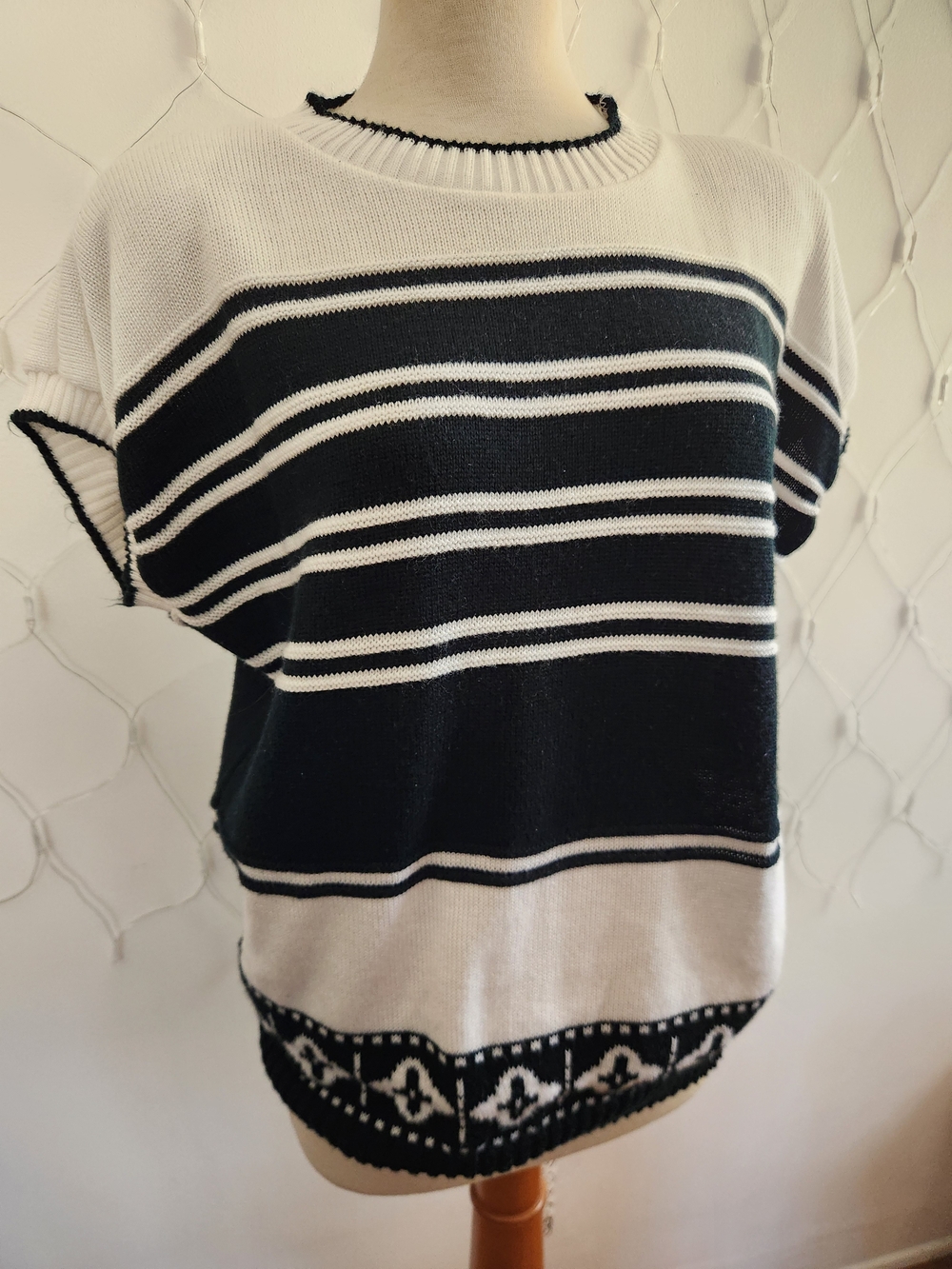 Vintage Jaclyn Smith 80s Knit Top • Black & White Striped